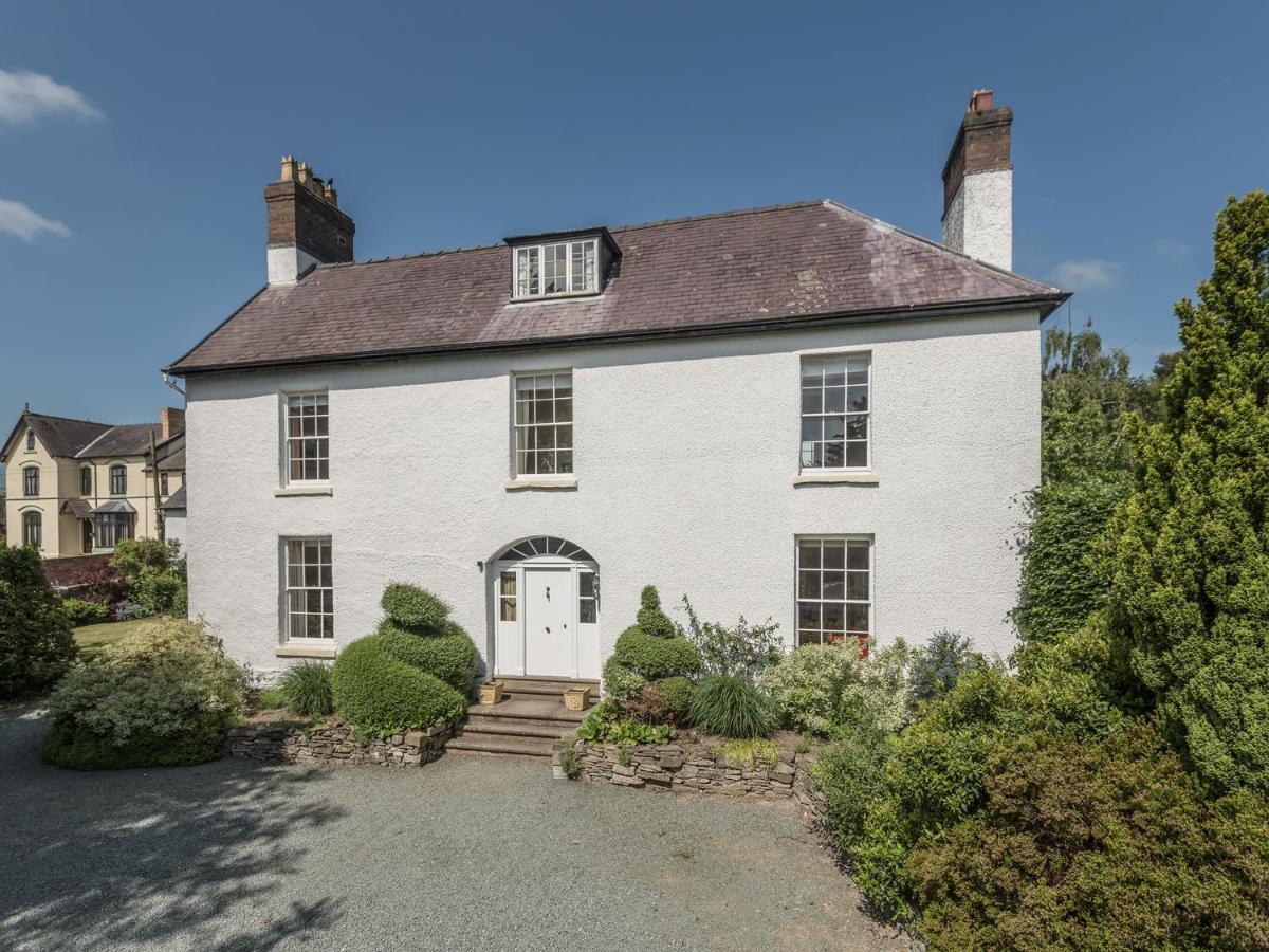 The Old Schoolhouse And Cottage Bishop's Castle Exterior photo